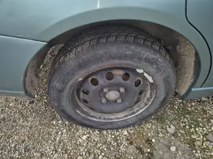 Foto de PASO RUEDA DELANTERO IZQUIERDO FORD FOCUS FAMILIAR (CAK) 1.8 TDDI Turbodiesel CAT (90 CV / 66 KW)