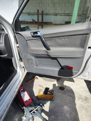 Foto de GUARNECIDO PUERTA DELANTERA DERECHA VOLKSWAGEN POLO IV (9N1) 1.4 16V (75 CV / 55 KW) referencia 6Q4867012GFFKZ
