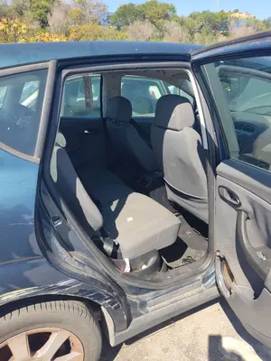 Foto de GOMAS CONTORNO PUERTA SEAT ALTEA (5P1) 2.0 TDI (140 CV / 103 KW)