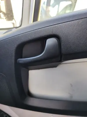Foto de MANETA INTERIOR DELANTERA DERECHA FIAT DUCATO 3 MAXI FURGÓN TS 35 (295) 2.3 JTD CAT (148 CV / 109 KW) referencia 735532897