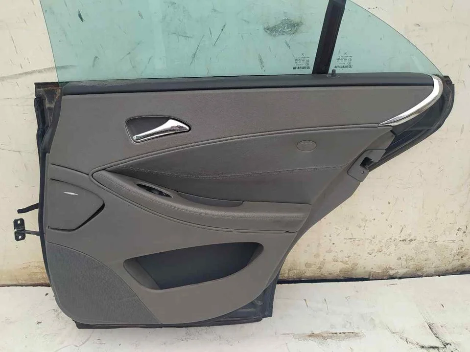 Foto de GUARNECIDO PUERTA TRASERA DERECHA MERCEDES-BENZ CLS (BM 219) 5.0 V8 24V CAT (306 CV / 225 KW)