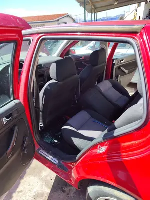 Foto de GOMAS CONTORNO PUERTA VOLKSWAGEN GOLF IV BERLINA (1J1)(10.1997) 1.9 TDI (90 CV / 66 KW)