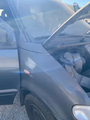 Foto de ALETA DELANTERA DERECHA NISSAN SERENA (C23M) 2.3 Diesel (75 CV / 55 KW)