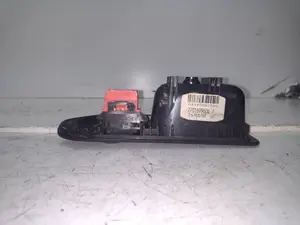 Foto de MANDO ELEVALUNAS TRASERO DERECHO RENAULT LAGUNA (B56) 2.2 Turbodiesel (113 CV / 83 KW) referencia 7701699606 foto 3