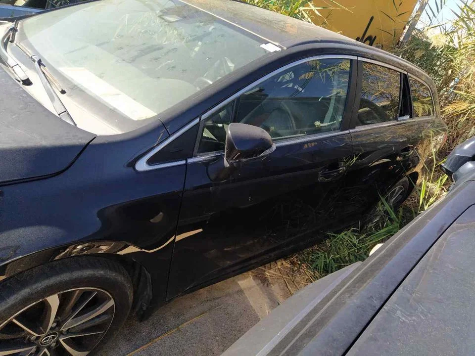 Foto de PUERTA DELANTERA IZQUIERDA TOYOTA AVENSIS CROSS SPORT (T27) 1.8 16V CAT (147 CV / 108 KW) referencia 6700205081