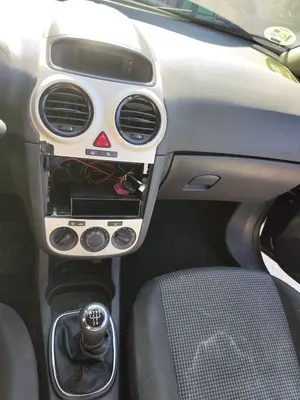 Foto de CONSOLA CENTRAL OPEL CORSA D 1.2 16V CAT (Z 12 XEP / LB4) (80 CV / 59 KW) foto 2