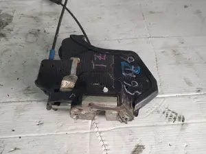 Foto de CERRADURA PUERTA TRASERA IZQUIERDA TOYOTA COROLLA VERSO (R1) 2.2 Turbodiesel CAT (136 CV / 100 KW) referencia A046698 foto 3