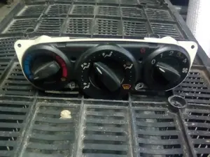 Foto de MANDO CLIMATIZADOR FORD FOCUS FAMILIAR (CAK) 1.8 TDDI Turbodiesel CAT (90 CV / 66 KW) referencia 98AB18C419