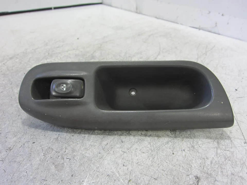 Foto de MANDO ELEVALUNAS DELANTERO DERECHO RENAULT SCENIC I (JA...) 2.0 16V (140 CV / 103 KW) referencia 7700431172