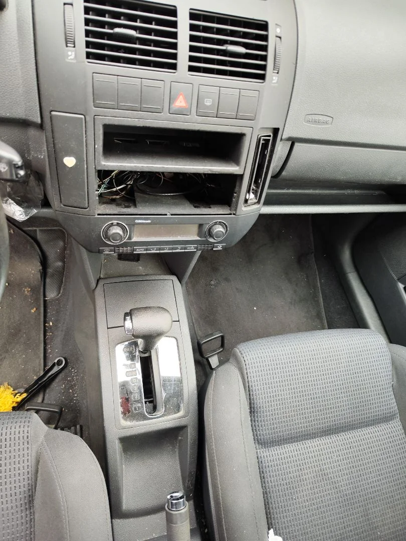 Foto de CONSOLA CENTRAL VOLKSWAGEN POLO IV (9N1) 1.4 16V (75 CV / 55 KW)