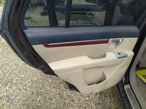 Foto de GUARNECIDO PUERTA TRASERA IZQUIERDA HYUNDAI SANTA FE (CM) 2.2 CRDi CAT (150 CV / 110 KW) referencia 83305-2B000HZM