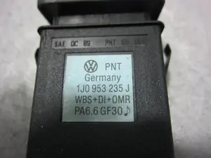Foto de WARNING VOLKSWAGEN GOLF IV BERLINA (1J1)(10.1997) 1.6 16V (105 CV / 77 KW) referencia 1J0953235J foto 4