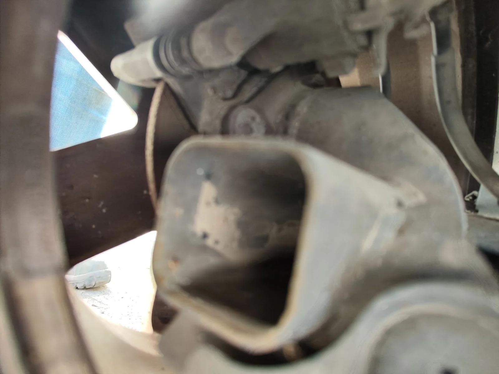 Foto de PINZA DE FRENO TRASERA IZQUIERDA RENAULT MEGANE II BERLINA 5P 1.5 dCi Diesel (101 CV / 74 KW) referencia 7701207693