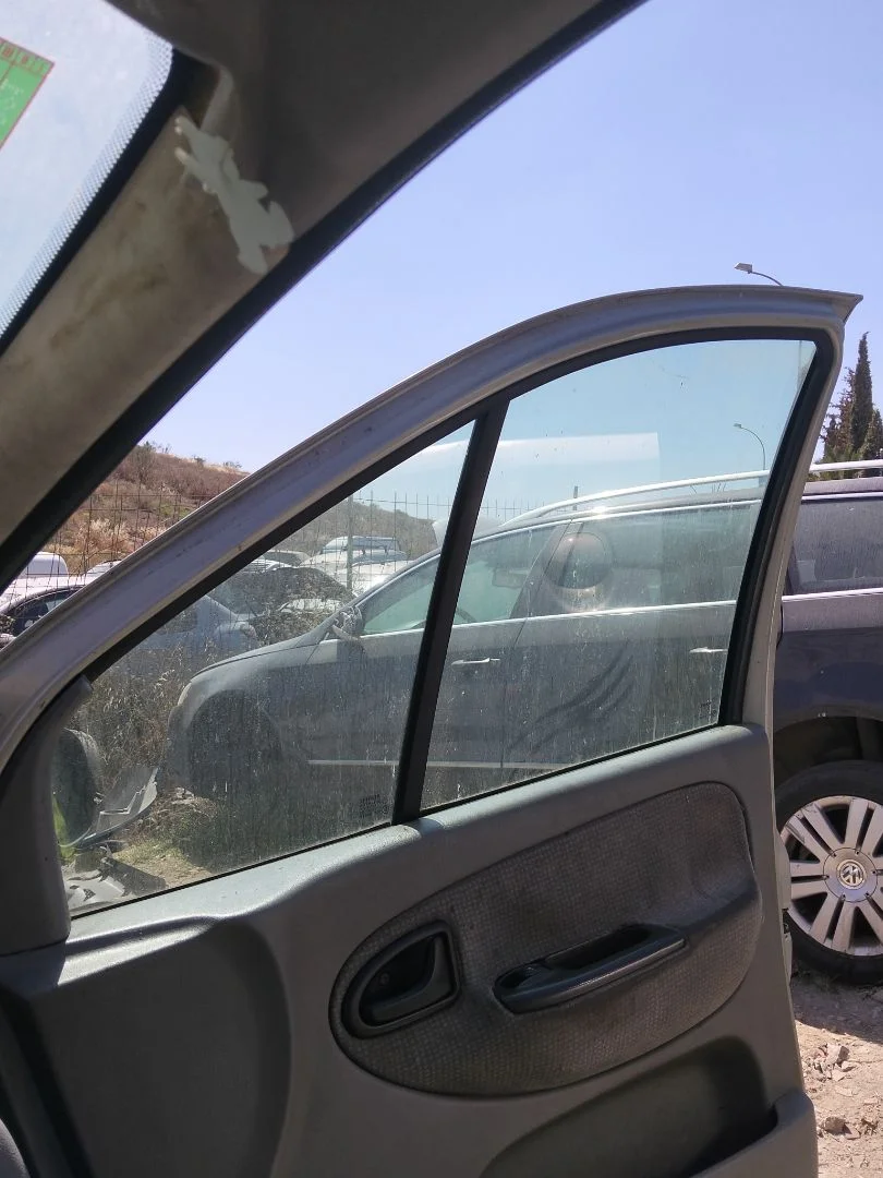 Foto de LUNA DELANTERA DERECHA RENAULT SCENIC I (JA...) 1.9 dCi Diesel CAT (102 CV / 75 KW) referencia 8200143307