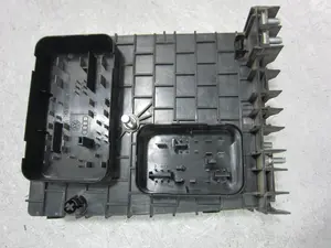 Foto de CAJA RELES / FUSIBLES SEAT ALTEA (5P1) 1.9 TDI (105 CV / 77 KW) referencia 01394932 foto 4