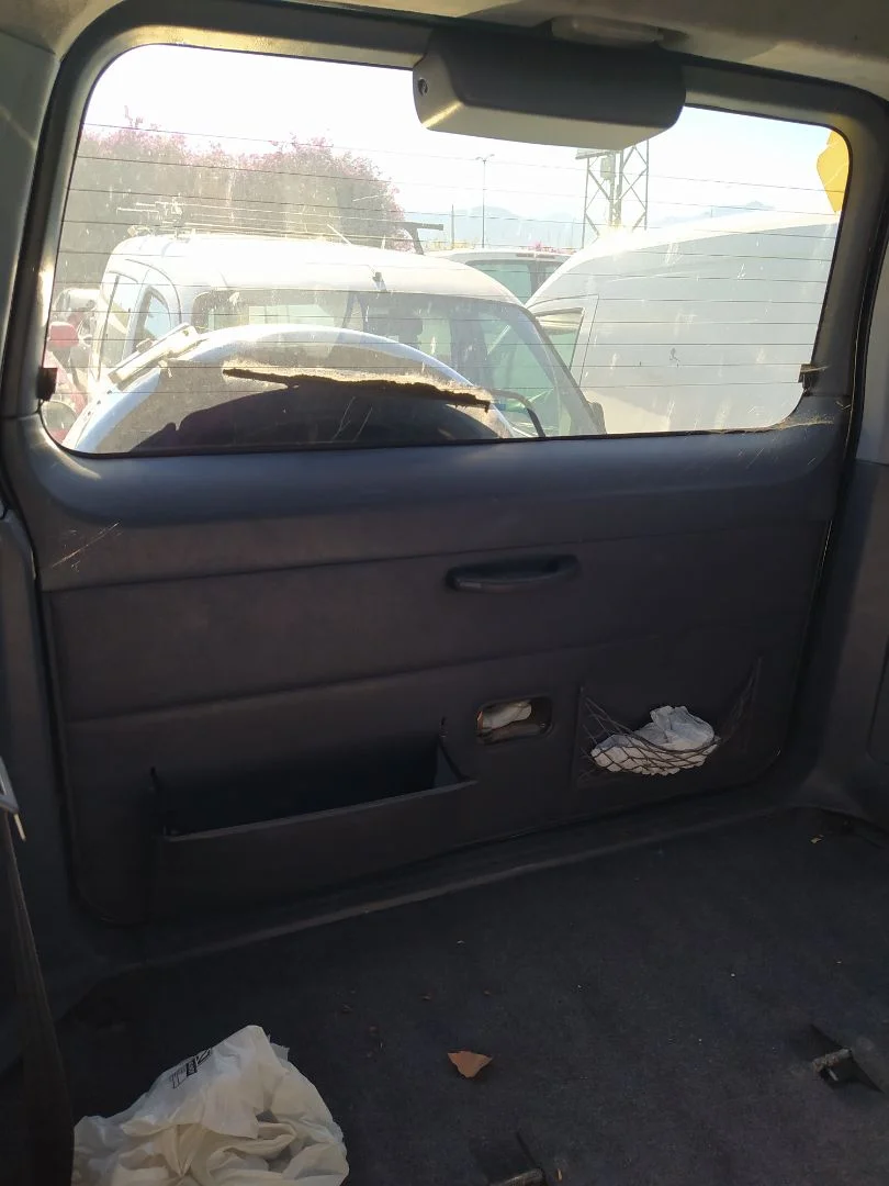 Foto de GUARNECIDO PORTON TRASERO TOYOTA LAND CRUISER (J9) 3.0 Turbodiesel (125 CV / 92 KW)