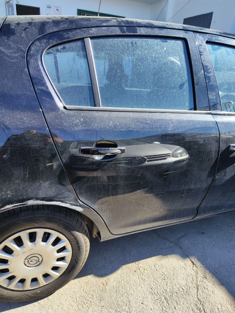 Foto de PUERTA TRASERA DERECHA OPEL CORSA D 1.2 16V CAT (Z 12 XEP / LB4) (80 CV / 59 KW)