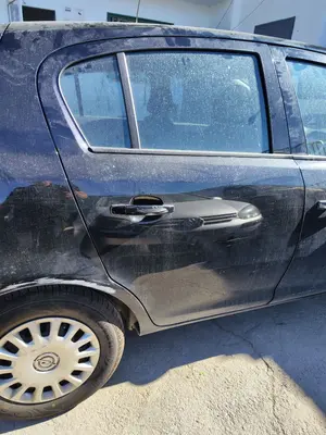 Foto de PUERTA TRASERA DERECHA OPEL CORSA D 1.2 16V CAT (Z 12 XEP / LB4) (80 CV / 59 KW)