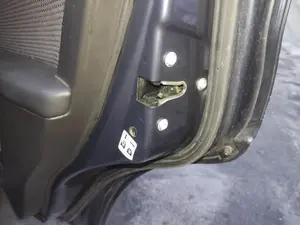 Foto de CERRADURA PUERTA TRASERA DERECHA CHEVROLET CAPTIVA 2.0 Diesel CAT (150 CV / 110 KW) referencia 96624175