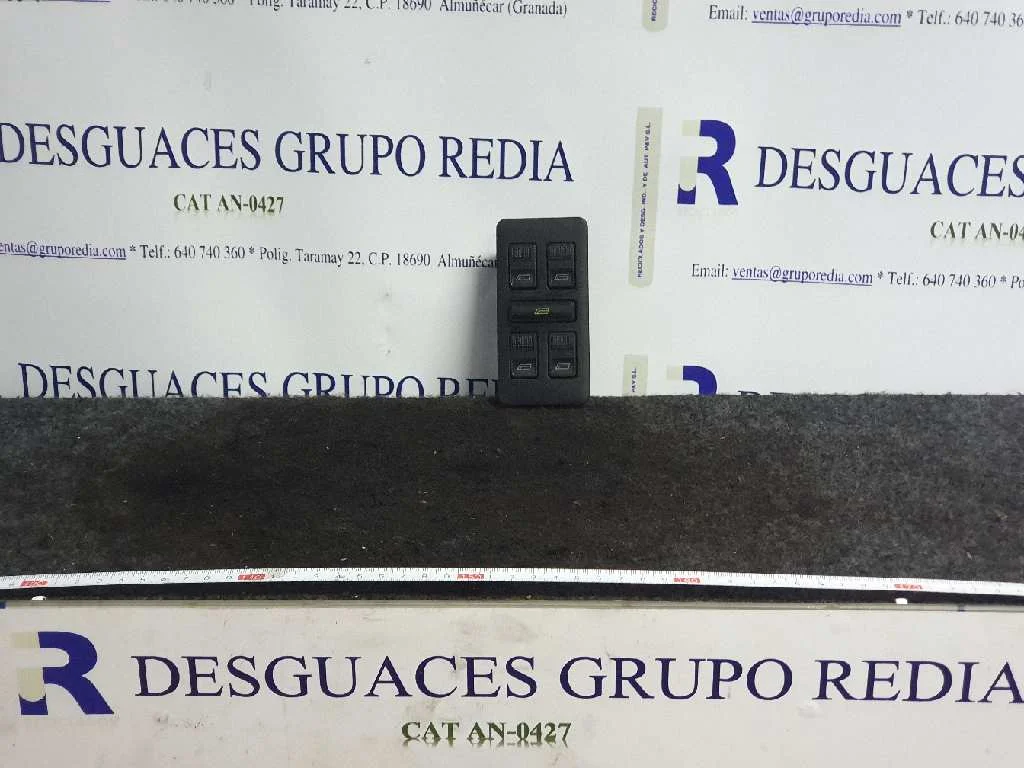 Foto de MANDO ELEVALUNAS DELANTERO IZQUIERDO AUDI 100 AVANT (C4) referencia 4A0959515B