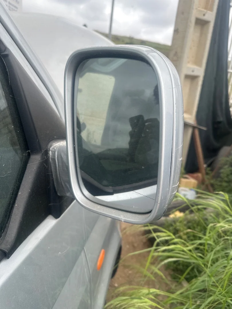 Foto de RETROVISOR DERECHO VOLKSWAGEN T5 TRANSPORTER BUS (7H) 2.5 TDI (131 CV / 96 KW)