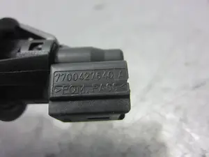 Foto de INTERRUPTOR RENAULT CLIO II FASE II (B/CB0) 1.5 dCi Diesel (82 CV / 60 KW) referencia 7700427640 foto 3