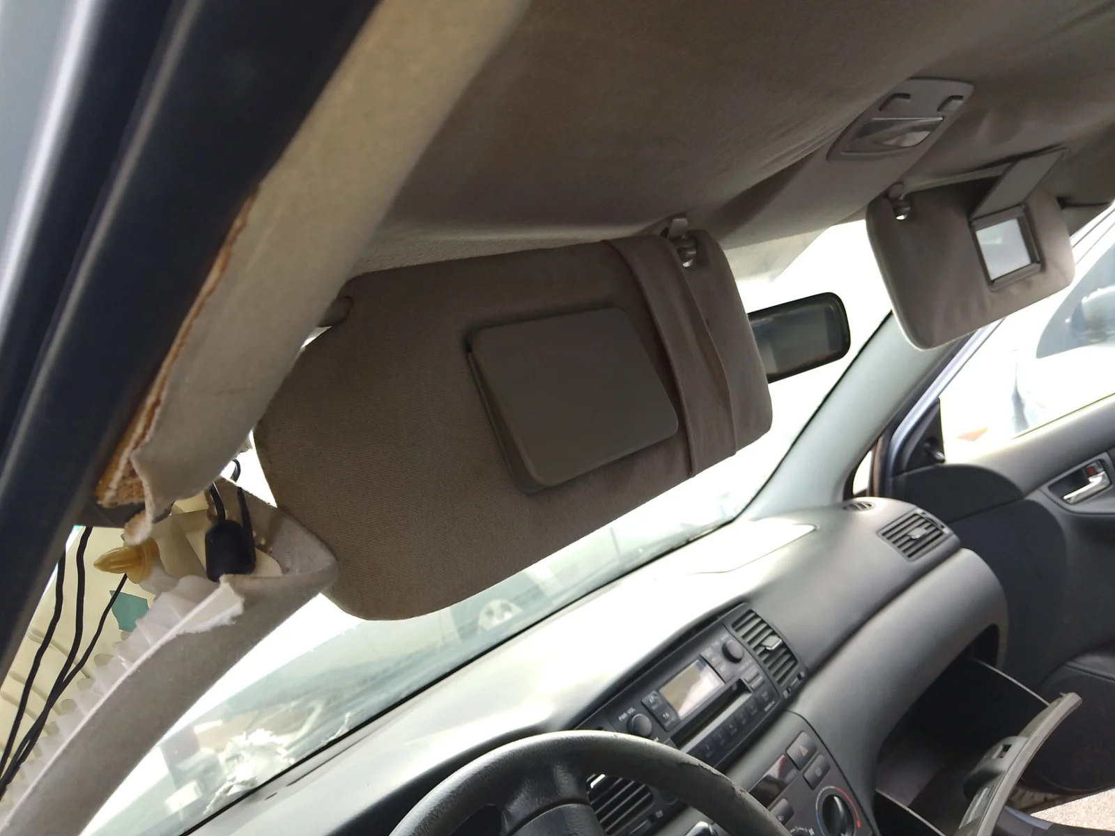 Foto de PARASOL IZQUIERDO TOYOTA COROLLA (E12) 1.4 16V CAT (97 CV / 71 KW)