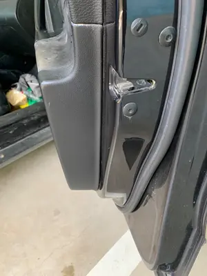 Foto de CERRADURA PUERTA DELANTERA DERECHA VOLKSWAGEN PASSAT VARIANT (3C5) 2.0 TDI (140 CV / 103 KW) referencia 3C1837016B