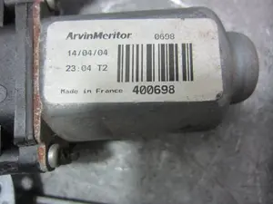 Foto de ELEVALUNAS DELANTERO DERECHO NISSAN ALMERA TINO (V10M) 1.8 16V CAT (114 CV / 84 KW) referencia 400698 foto 2