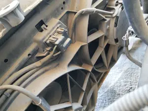 Foto de ELECTROVENTILADOR RADIADOR AIRE ACONDICIONADO FORD FOCUS BERLINA (CAK) 1.6 16V CAT (101 CV / 74 KW)