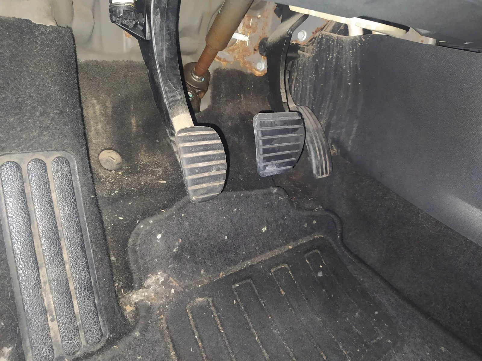 Foto de PEDAL FRENO RENAULT MEGANE III BERLINA 5P 1.6 16V CAT (101 CV / 74 KW) referencia 465010015R