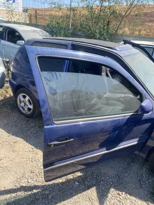 Foto de PUERTA DELANTERA DERECHA VOLKSWAGEN POLO III (6N1) 1.4  (60 CV / 44 KW) referencia 6N3831056J