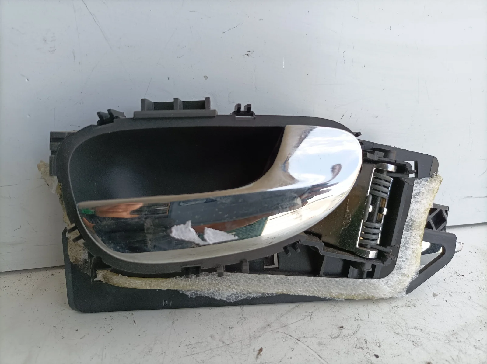 Foto de MANETA INTERIOR TRASERA DERECHA PEUGEOT 307 (S1)(04.2001) 2.0 HDi CAT (90 CV / 66 KW) referencia 9643604477