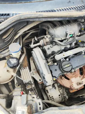 Foto de MOTOR COMPLETO PEUGEOT 207 1.4 16V CAT (KFU / ET3J4) (88 CV / 65 KW) referencia KFU foto 3