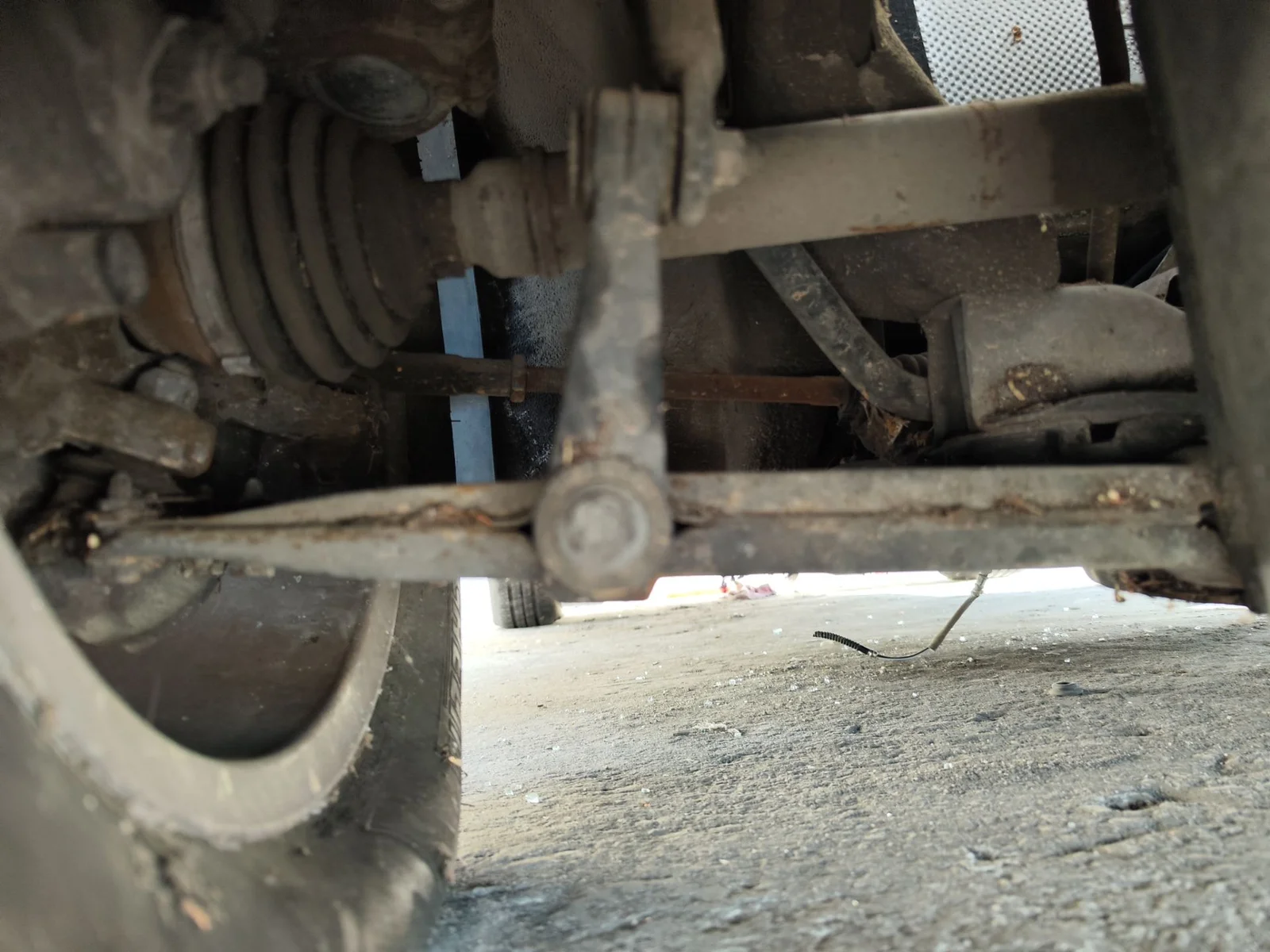 Foto de BRAZO SUSPENSION DELANTERO DERECHO VOLKSWAGEN GOLF IV BERLINA (1J1)(10.1997) 2.0 (116 CV / 85 KW)
