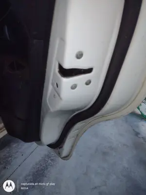 Foto de CERRADURA PUERTA TRASERA DERECHA KIA RIO (UB) 1.2 CAT (86 CV / 63 KW)
