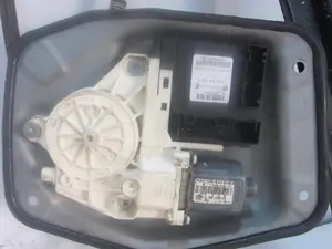 Foto de ELEVALUNAS DELANTERO IZQUIERDO VOLKSWAGEN GOLF V (1K1)(10.2003) 2.0 TDI (140 CV / 103 KW) referencia 994843108 foto 2