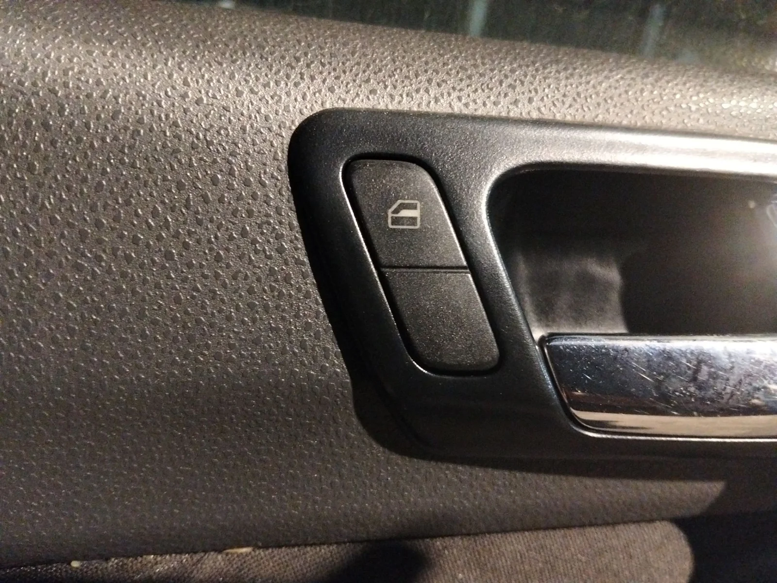 Foto de MANDO ELEVALUNAS DELANTERO DERECHO VOLKSWAGEN POLO IV (9N1)