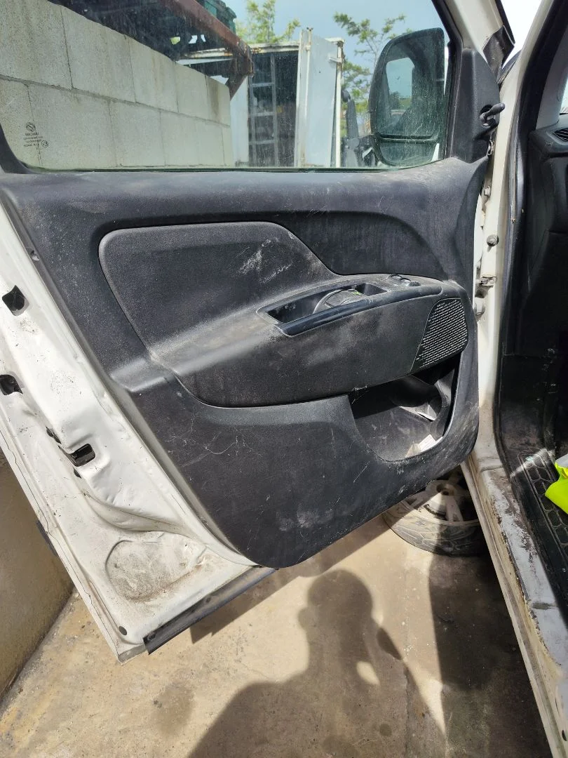 Foto de GUARNECIDO PUERTA DELANTERA IZQUIERDA FIAT II DOBLÒ (263) CARGO 1.6 JTDM 16V CAT (105 CV / 77 KW)