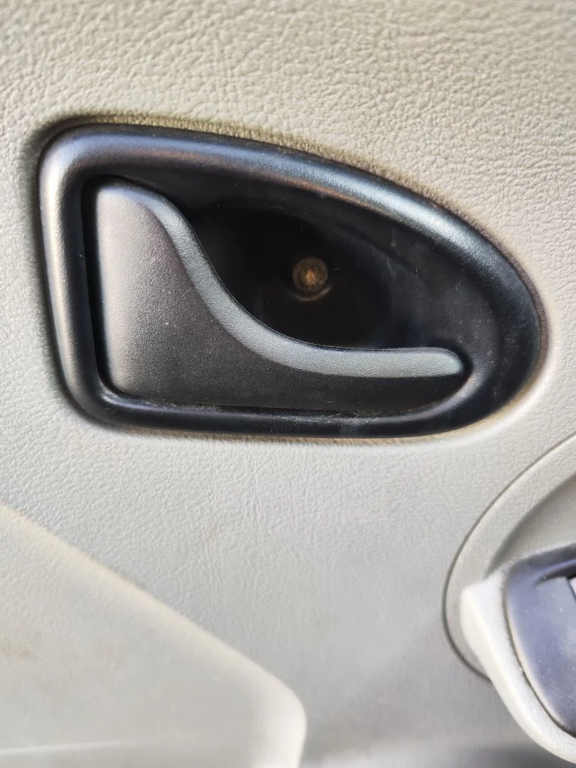Foto de MANETA INTERIOR DELANTERA IZQUIERDA NISSAN INTERSTAR (X70) 2.5 dCi Diesel CAT (114 CV / 84 KW)