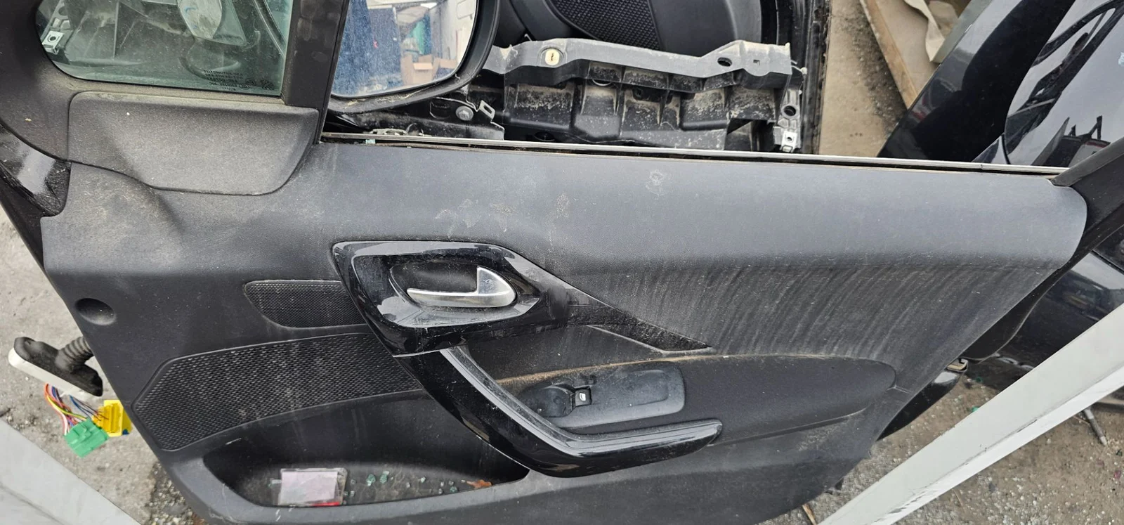 Foto de ELEVALUNAS DELANTERO DERECHO PEUGEOT 208 1.2 12V e-VTi / PureTech (81 CV / 60 KW)