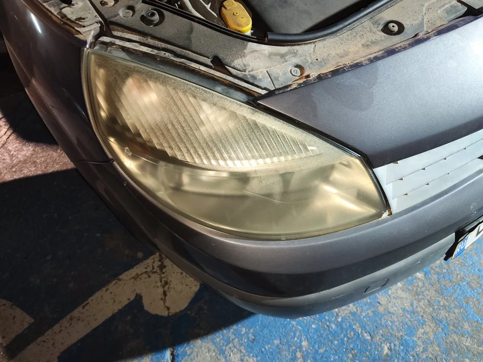 Foto de FARO DERECHO RENAULT SCENIC II (JM) 1.9 dCi Diesel (120 CV / 88 KW) referencia 7701064130