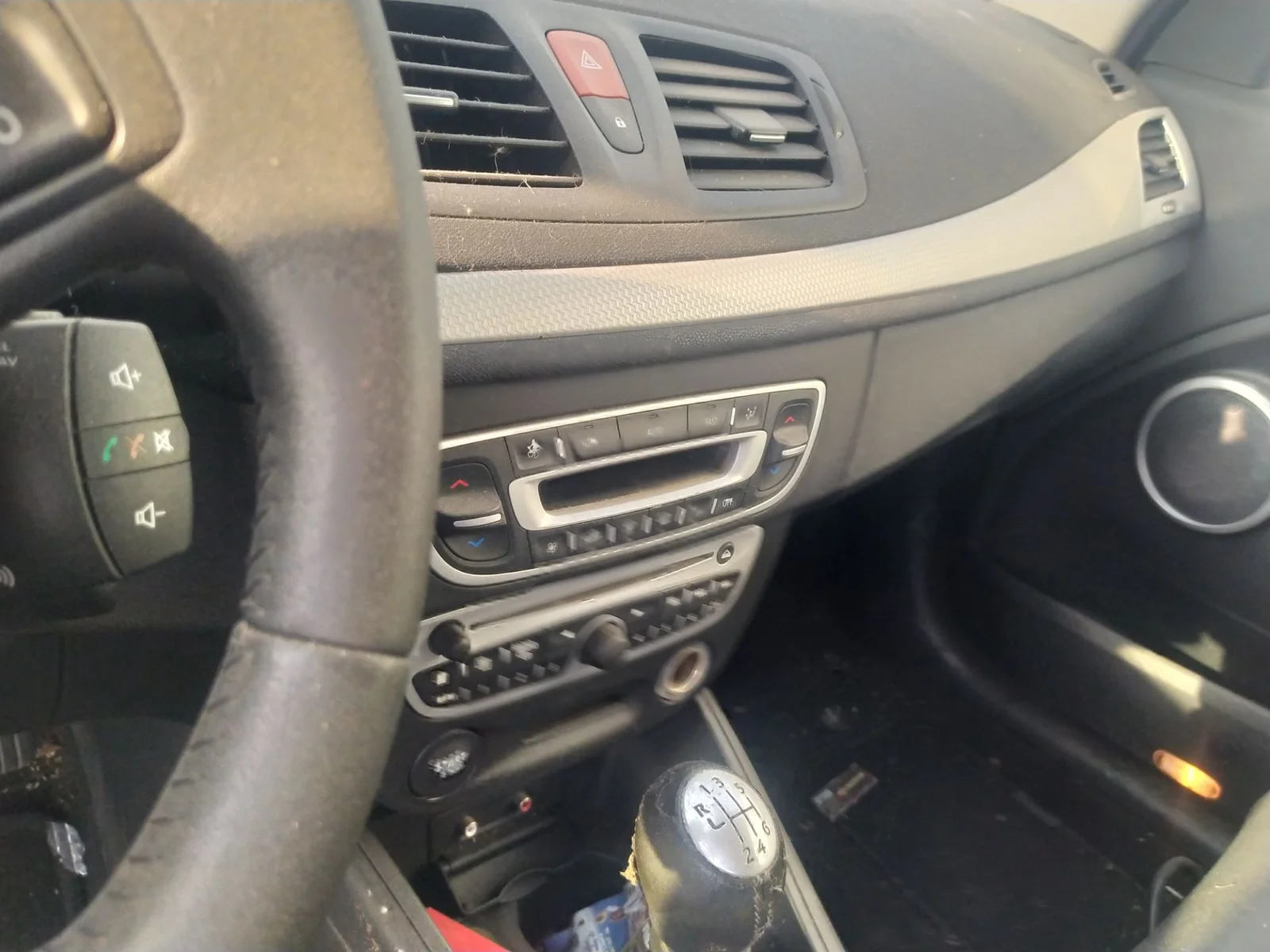 Foto de CALEFACCION ENTERA NORMAL RENAULT MEGANE III SPORT TOURER 1.9 dCi Diesel (131 CV / 96 KW)