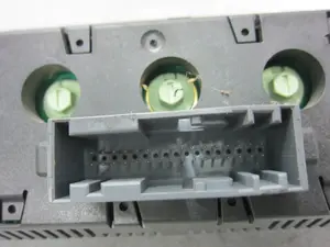 Foto de PANTALLA MULTIFUNCION OPEL CORSA D referencia 565412769 foto 4