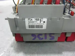 Foto de CAJA RELES / FUSIBLES FIAT 500L (330) 1.3 16V JTD CAT (84 CV / 62 KW) referencia 52028777 foto 4