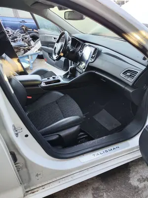Foto de SALPICADERO RENAULT TALISMAN SPORT TOURER 1.6 dCi Diesel FAP Energy (131 CV / 96 KW) foto 2