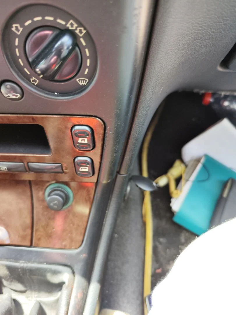 Foto de MANDO ELEVALUNAS DELANTERO DERECHO CITROEN XSARA BERLINA 1.6 16V CAT (NFU / TU5JP4) (109 CV / 80 KW) referencia 22681