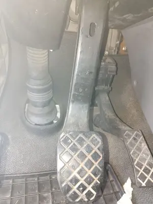 Foto de PEDAL FRENO VOLKSWAGEN T5 TRANSPORTER FURGÓN/COMBI (7H) 1.9 TDI CAT (AXB) (105 CV / 77 KW)