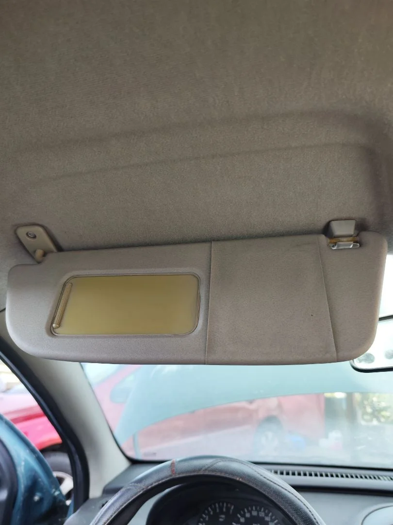 Foto de PARASOL IZQUIERDO OPEL CORSA C 1.2 16V CAT (Z 12 XE / LW4) (75 CV / 55 KW)