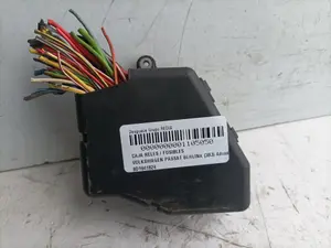 Foto de CAJA RELES / FUSIBLES VOLKSWAGEN PASSAT BERLINA (3B3) 1.9 TDI (131 CV / 96 KW) referencia 8D1941824 foto 3